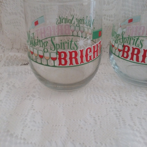 Set 4 Holiday Wine Glasses Making Spirits Bright - Picture 5 of 7